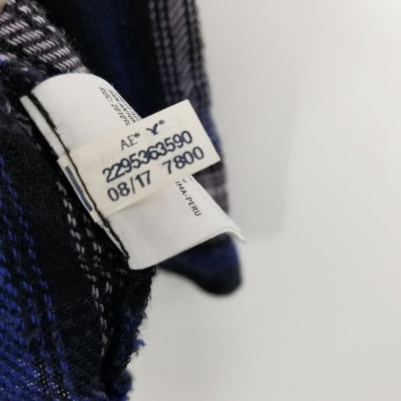 American Eagle Oversized Fit Blue and Black Plaid Flannel Shirt Size Large - Picture 11 of 11